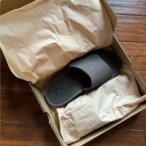 Brand New OluKai Men Sandals